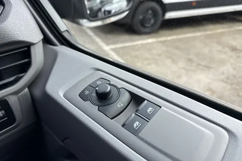PN75NDD Volkswagen Transporter 2.0 TDI 110 Commerce Pro Van Thumbnail #20