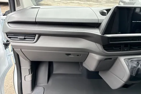 PE26ZDT Volkswagen Campervan 2.0 TDI 150 Commerce Pro Van Thumbnail #19