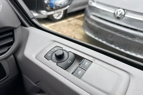 PE26ZDT Volkswagen Campervan 2.0 TDI 150 Commerce Pro Van Thumbnail #20