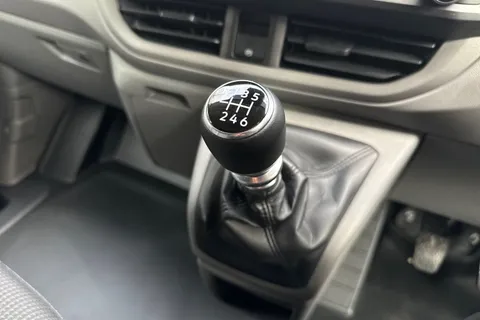 PN75NDD Volkswagen Transporter 2.0 TDI 110 Commerce Pro Van Thumbnail #22