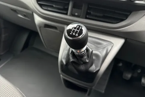 PE26ZDT Volkswagen Campervan 2.0 TDI 150 Commerce Pro Van Thumbnail #22