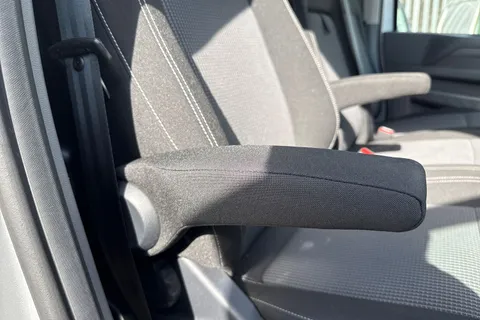 PK25VUH Volkswagen Transporter 2.0 TDI 150 Commerce Van Auto Thumbnail #24