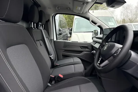 PE26ZDT Volkswagen Campervan 2.0 TDI 150 Commerce Pro Van Thumbnail #23