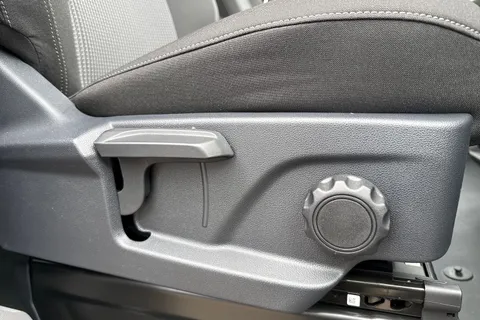 PK26UAE Volkswagen Campervan 2.0 TDI 150 Commerce Pro Kombi Van 4MOTION Auto Thumbnail #24