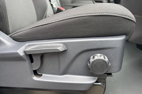 PE26ZDT Volkswagen Campervan 2.0 TDI 150 Commerce Pro Van Thumbnail #24