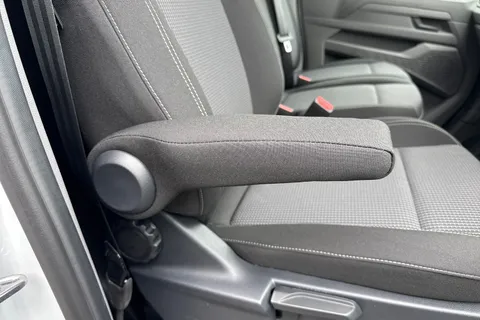 PE26ZDT Volkswagen Campervan 2.0 TDI 150 Commerce Pro Van Thumbnail #25