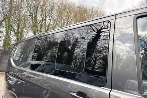 PK26UAE Volkswagen Campervan 2.0 TDI 150 Commerce Pro Kombi Van 4MOTION Auto Thumbnail #28