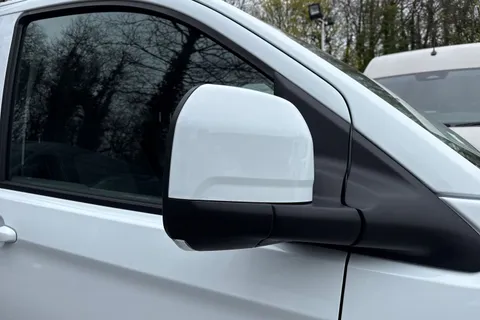 PE26ZDT Volkswagen Campervan 2.0 TDI 150 Commerce Pro Van Thumbnail #27