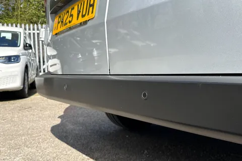 PK25VUH Volkswagen Transporter 2.0 TDI 150 Commerce Van Auto Thumbnail #30