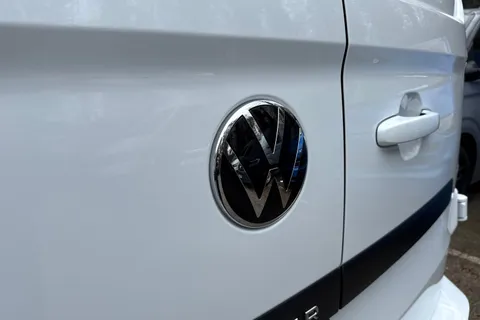 PE26ZDT Volkswagen Campervan 2.0 TDI 150 Commerce Pro Van Thumbnail #29