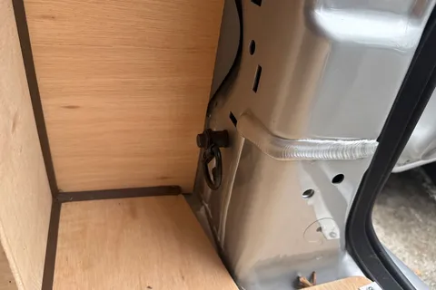 PN75NDD Volkswagen Transporter 2.0 TDI 110 Commerce Pro Van Thumbnail #31