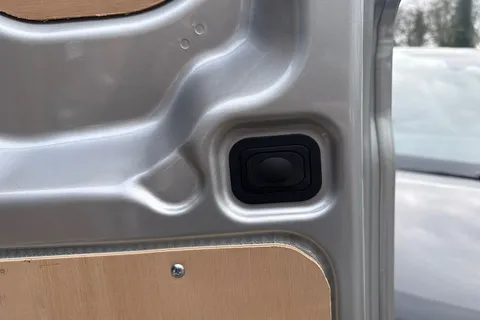 PN75NDD Volkswagen Transporter 2.0 TDI 110 Commerce Pro Van Thumbnail #32