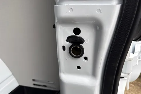 PE26ZDT Volkswagen Campervan 2.0 TDI 150 Commerce Pro Van Thumbnail #32