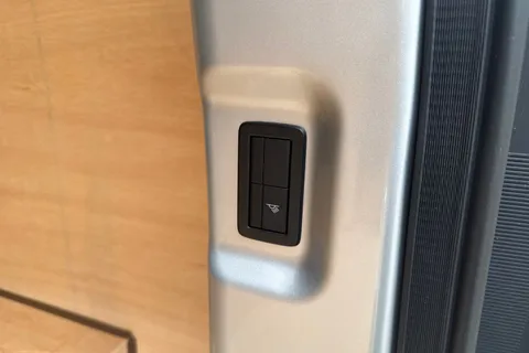 PN75NDD Volkswagen Transporter 2.0 TDI 110 Commerce Pro Van Thumbnail #34