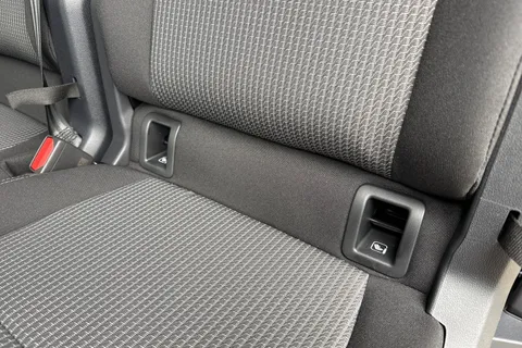 PK26UAE Volkswagen Campervan 2.0 TDI 150 Commerce Pro Kombi Van 4MOTION Auto Thumbnail #38