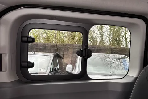 PK26UAE Volkswagen Campervan 2.0 TDI 150 Commerce Pro Kombi Van 4MOTION Auto Thumbnail #39