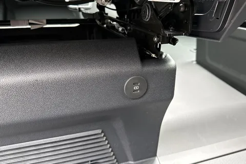 PK26UAE Volkswagen Campervan 2.0 TDI 150 Commerce Pro Kombi Van 4MOTION Auto Thumbnail #40