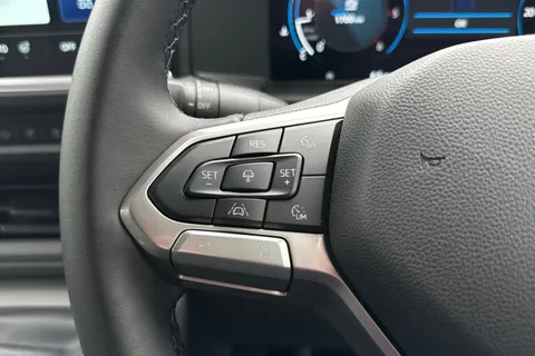 PE26ZDT Volkswagen Campervan 2.0 TDI 150 Commerce Pro Van Thumbnail #39