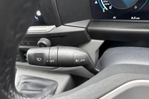 PE26ZDT Volkswagen Campervan 2.0 TDI 150 Commerce Pro Van Thumbnail #41