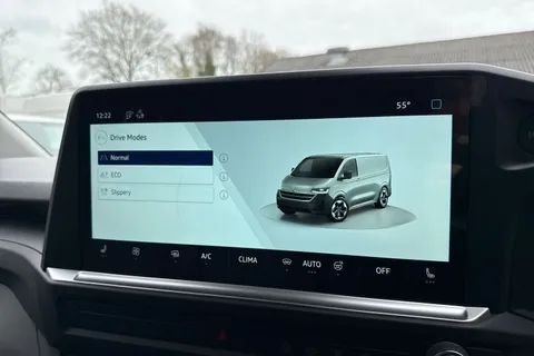 PE26ZDT Volkswagen Campervan 2.0 TDI 150 Commerce Pro Van Thumbnail #45