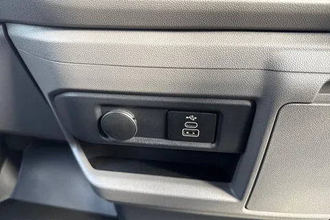 PK25VUH Volkswagen Transporter 2.0 TDI 150 Commerce Van Auto Thumbnail #46