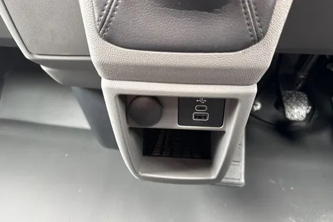 PE26ZDT Volkswagen Campervan 2.0 TDI 150 Commerce Pro Van Thumbnail #48