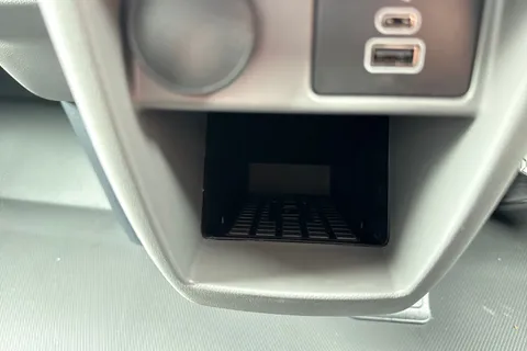 PE26ZDT Volkswagen Campervan 2.0 TDI 150 Commerce Pro Van Thumbnail #49