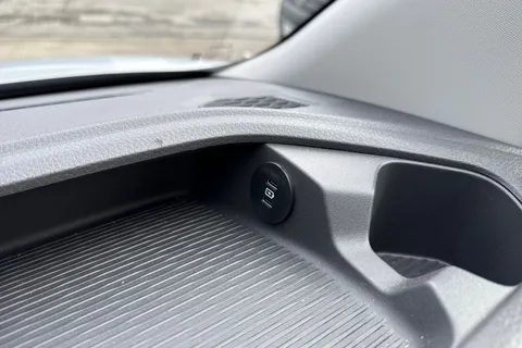 PN75NDD Volkswagen Transporter 2.0 TDI 110 Commerce Pro Van Thumbnail #50