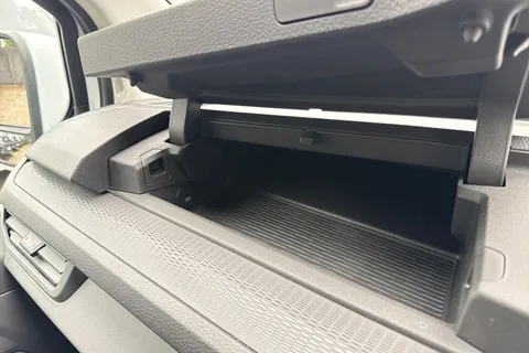 PE26ZDT Volkswagen Campervan 2.0 TDI 150 Commerce Pro Van Thumbnail #51