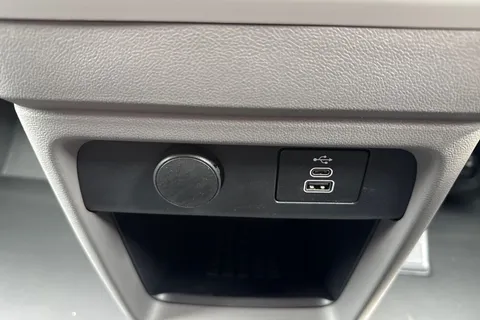 PK26UAE Volkswagen Campervan 2.0 TDI 150 Commerce Pro Kombi Van 4MOTION Auto Thumbnail #53