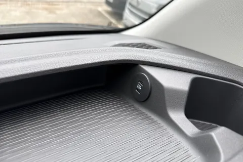 PK26UAE Volkswagen Campervan 2.0 TDI 150 Commerce Pro Kombi Van 4MOTION Auto Thumbnail #54