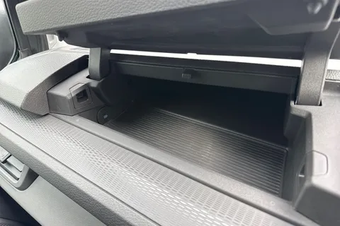 PK26UAE Volkswagen Campervan 2.0 TDI 150 Commerce Pro Kombi Van 4MOTION Auto Thumbnail #55