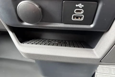 PK26UEB Volkswagen Campervan 2.0 TDI 150 Commerce Pro Van 4MOTION Auto Thumbnail #51