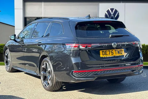 DE75TWD Volkswagen Passat 1.5 eTSI R-Line 5dr DSG Thumbnail #2