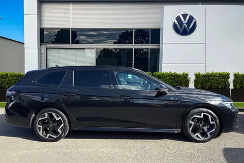 DE75TWD Volkswagen Passat 1.5 eTSI R-Line 5dr DSG Thumbnail #3