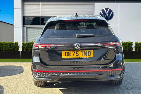 DE75TWD Volkswagen Passat 1.5 eTSI R-Line 5dr DSG Thumbnail #4