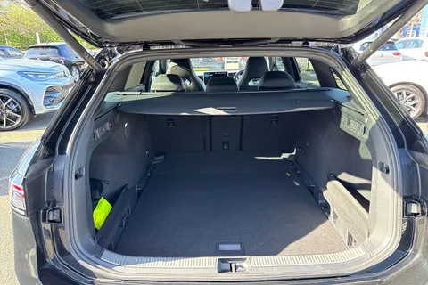 DE75TWD Volkswagen Passat 1.5 eTSI R-Line 5dr DSG Thumbnail #7