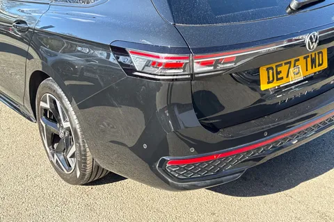 DE75TWD Volkswagen Passat 1.5 eTSI R-Line 5dr DSG Thumbnail #8