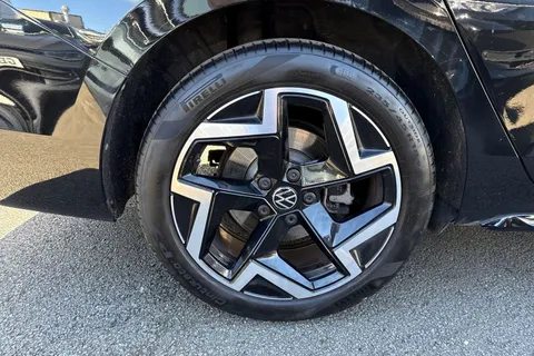 DE75TWD Volkswagen Passat 1.5 eTSI R-Line 5dr DSG Thumbnail #11