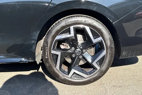 DE75TWD Volkswagen Passat 1.5 eTSI R-Line 5dr DSG Thumbnail #12