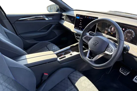 DE75TWD Volkswagen Passat 1.5 eTSI R-Line 5dr DSG Thumbnail #14