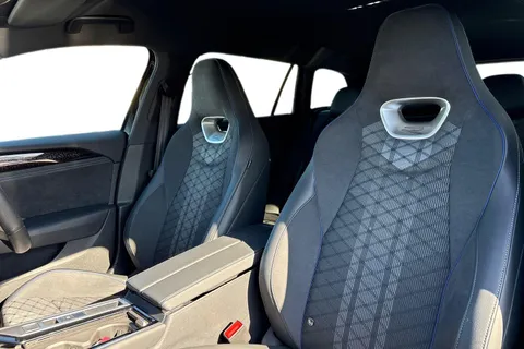 DE75TWD Volkswagen Passat 1.5 eTSI R-Line 5dr DSG Thumbnail #16