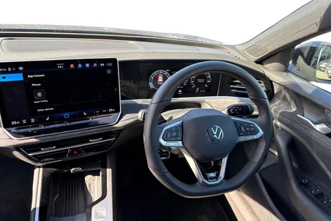 DE75TWD Volkswagen Passat 1.5 eTSI R-Line 5dr DSG Thumbnail #18