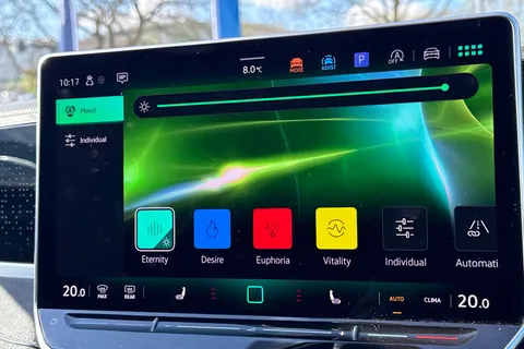 DE75TWD Volkswagen Passat 1.5 eTSI R-Line 5dr DSG Thumbnail #33