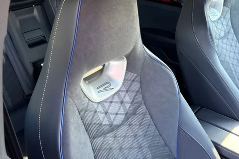 DE75TWD Volkswagen Passat 1.5 eTSI R-Line 5dr DSG Thumbnail #39