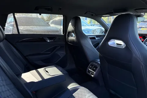 DE75TWD Volkswagen Passat 1.5 eTSI R-Line 5dr DSG Thumbnail #40