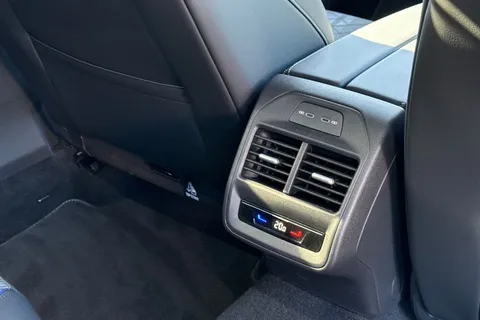 DE75TWD Volkswagen Passat 1.5 eTSI R-Line 5dr DSG Thumbnail #41