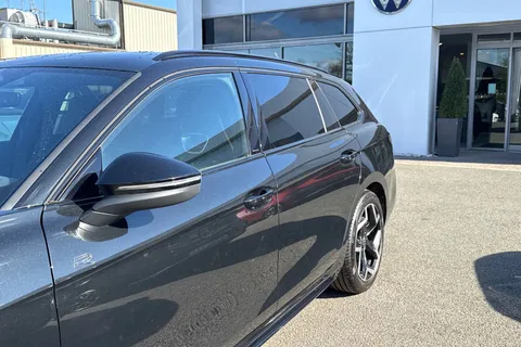 DE75TWD Volkswagen Passat 1.5 eTSI R-Line 5dr DSG Thumbnail #47