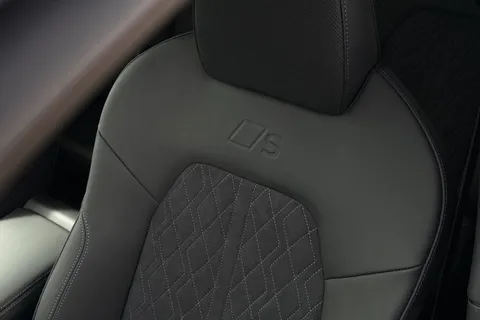  Audi A6 Avant 2.0 TDI Edition 1 S Tronic quattro Euro 6 (s/s) 5dr Thumbnail #32