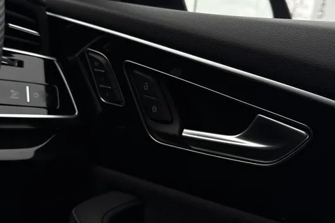  Audi SQ8 4.0 TFSI V8 Black Edition Tiptronic quattro Euro 6 (s/s) 5dr Thumbnail #21